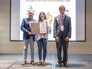 La planta Chillán Viejo de Ecobío, otras de las instalaciones reverificadas en RC. Moisés Aravena y Jacqueline Canto viajaron a Santiago para recibir el reconocimiento.